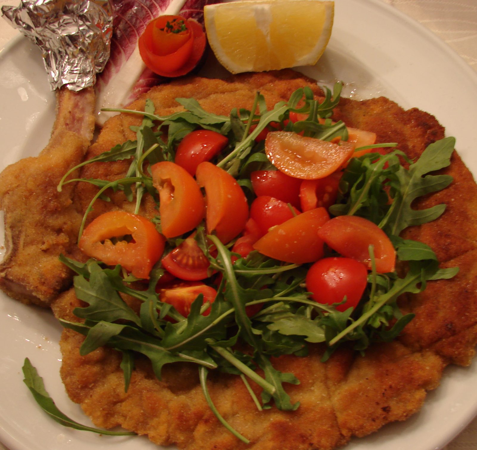 Cotoletta alla milanese — Volta Street, Milano